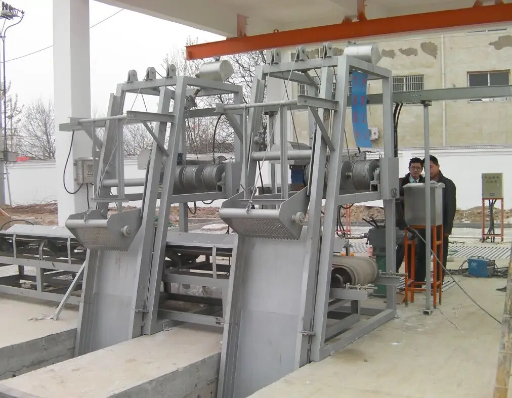 鋼絲繩牽引式清污機