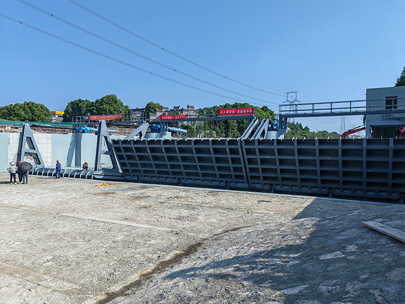 底橫軸鋼壩閘門